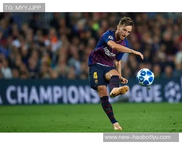 拉基蒂奇与诺伊尔阿萨莫阿合影穆勒赞叹组合实力强大